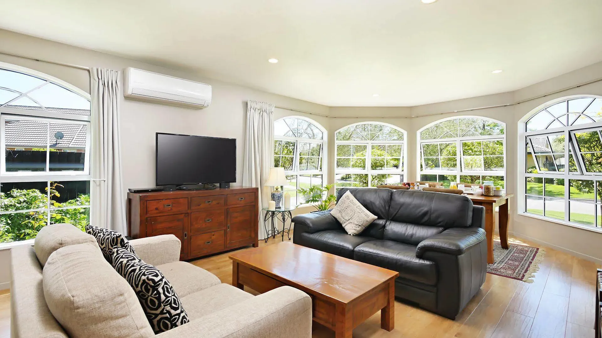 Olive House Bed And Breakfast Christchurch Bed & Breakfast
